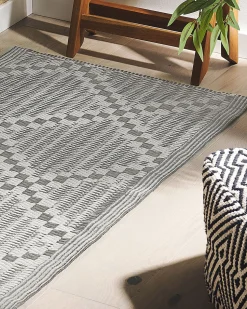 Outdoor Teppich Grau 60 X 105 Cm Kariertes Muster Kurzflor Jalna