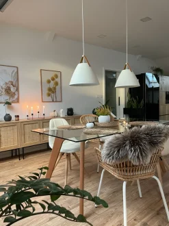 Sideboard Heller Holzfarbton 3 Rattan-Turen Pasco