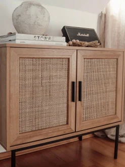 Sideboard Heller Holzfarbton 2 Rattan-Turen Pasco