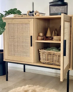 Sideboard Heller Holzfarbton 2 Rattan-Turen Pasco